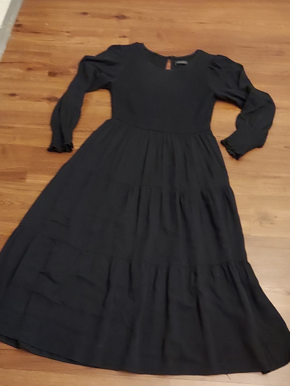 Women's Black Long-Sleeve Tiered Maxi Dress